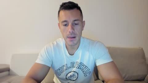 Snapshot of roberto4ever chatting on September 30, 2025, 3:44 am roberto4ever online show from September 30, 2025, 3:44 am