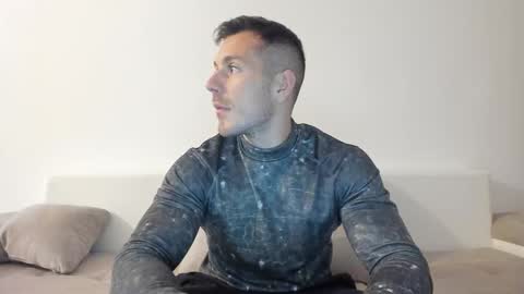 Snapshot of roberto4ever chatting on October 3, 2025, 1:52 pm roberto4ever online show from October 3, 2025, 1:52 pm