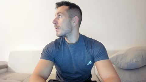 Snapshot of roberto4ever chatting on October 6, 2025, 5:16 am roberto4ever online show from October 6, 2025, 5:16 am