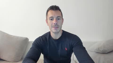 Snapshot of roberto4ever chatting on October 9, 2025, 12:03 pm roberto4ever online show from October 9, 2025, 12:03 pm