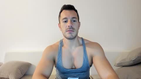 Snapshot of roberto4ever chatting on October 12, 2025, 5:17 am roberto4ever online show from October 12, 2025, 5:17 am