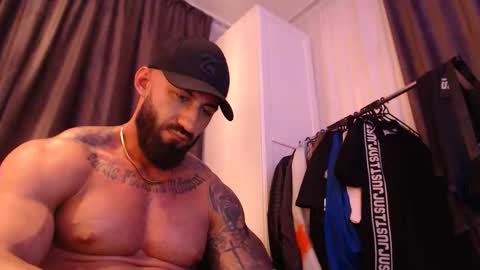 roccoomuscles online show from October 24, 2025, 8:27 pm