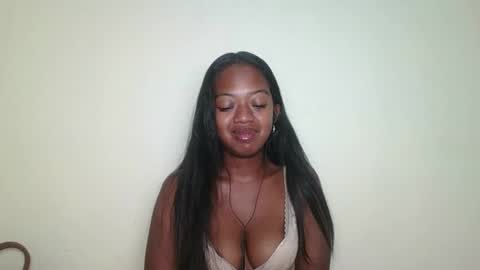 rochellinah online show from May 6, 2026, 6:13 pm