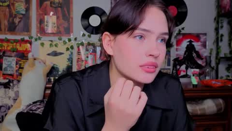 Lilit online show from November 3, 2025, 7:37 pm