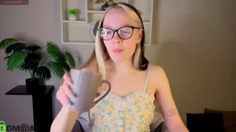 Snapshot of rockett_bunny chatting on May 12, 2026, 1:03 am Rockett online show from May 12, 2026, 1:03 am