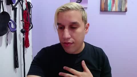 Thiago independent model online show from July 12, 2026, 1:02 pm