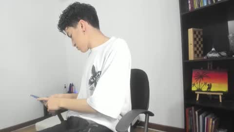 Snapshot of rofflust chatting on February 17, 2026, 5:04 am Roff Lust online show from February 17, 2026, 5:04 am