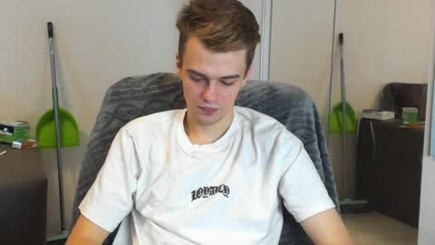 Snapshot of rokko_diamond777 chatting on December 6, 2024, 1:33 pm taylor fox online show from December 6, 2024, 1:33 pm