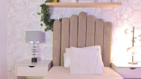   online show from December 7, 2024, 11:40 am