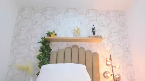   online show from November 5, 2025, 12:16 pm