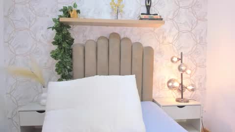   online show from November 6, 2025, 12:06 pm