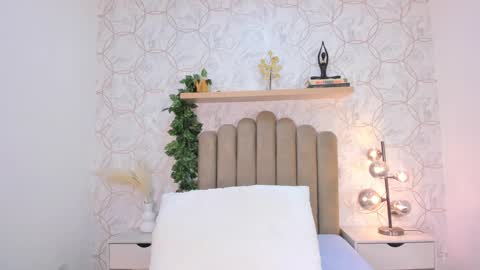   online show from November 8, 2025, 12:27 pm