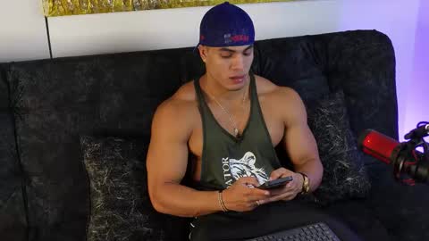 romano_kentt12 online show from November 17, 2025, 6:19 am