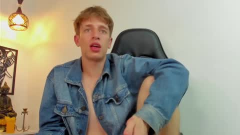 Snapshot of romeo_ricci1 chatting on December 6, 2024, 3:41 am Romeo Ricci online show from December 6, 2024, 3:41 am