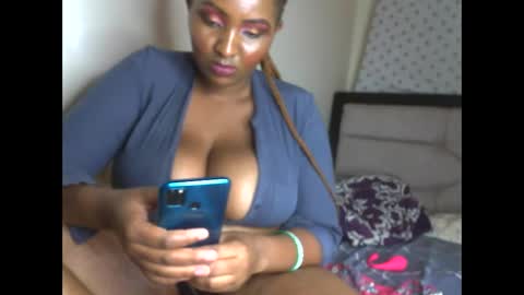 Snapshot of romina_26 chatting on February 16, 2026, 11:12 pm Romina 26 online show from February 16, 2026, 11:12 pm