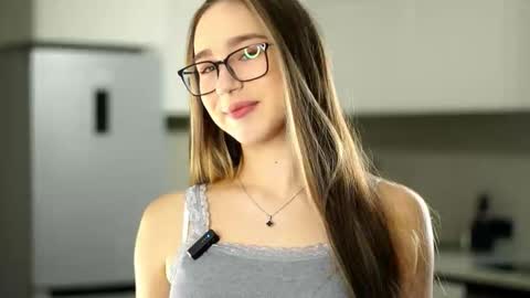 Veronica online show from November 19, 2025, 12:05 pm