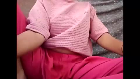 roop_sexy642 online show from April 5, 2026, 1:03 am