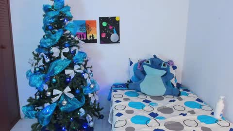 Snapshot of rooxxyy_ chatting on December 15, 2024, 1:13 am    online show from December 15, 2024, 1:13 am