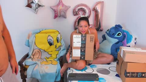 Snapshot of rooxxyy_ chatting on January 18, 2025, 11:00 pm    online show from January 18, 2025, 11:00 pm