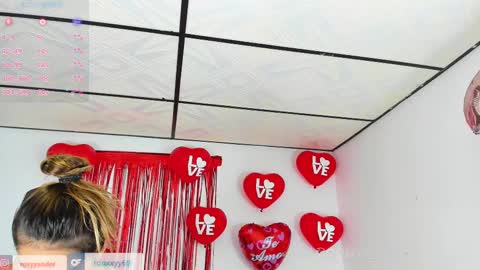 Snapshot of rooxxyy_ chatting on February 22, 2025, 12:16 am    online show from February 22, 2025, 12:16 am