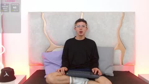 Snapshot of rooy_tay chatting on November 2, 2025, 3:42 am  rooy  online show from November 2, 2025, 3:42 am