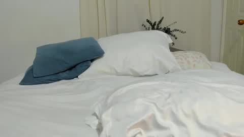 Rosalia online show from February 25, 2025, 9:35 pm