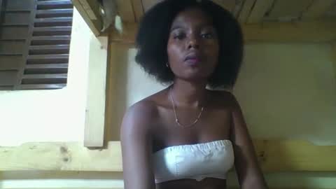 Snapshot of rosalinda933 chatting on March 1, 2026, 1:46 pm Rosalinda online show from March 1, 2026, 1:46 pm