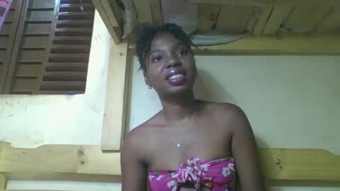Snapshot of rosalinda933 chatting on March 6, 2026, 12:07 am Rosalinda online show from March 6, 2026, 12:07 am