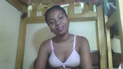 Snapshot of rosalinda933 chatting on March 16, 2026, 8:18 am Rosalinda online show from March 16, 2026, 8:18 am