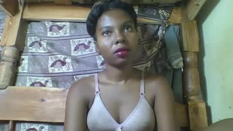 Snapshot of rosalinda933 chatting on April 1, 2026, 1:41 pm Rosalinda online show from April 1, 2026, 1:41 pm