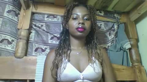 Snapshot of rosalinda933 chatting on April 16, 2026, 10:45 pm Rosalinda online show from April 16, 2026, 10:45 pm