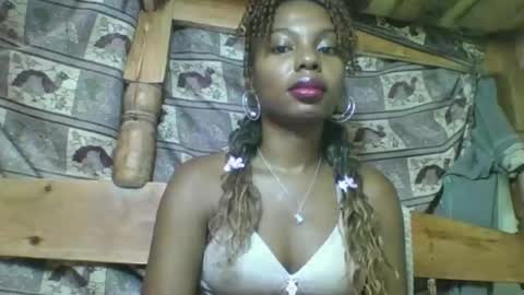 Snapshot of rosalinda933 chatting on April 19, 2026, 8:35 am Rosalinda online show from April 19, 2026, 8:35 am