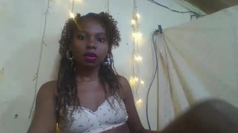 Snapshot of rosalinda933 chatting on April 19, 2026, 11:07 pm Rosalinda online show from April 19, 2026, 11:07 pm