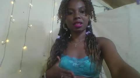 Snapshot of rosalinda933 chatting on April 21, 2026, 2:04 am Rosalinda online show from April 21, 2026, 2:04 am