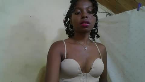 Snapshot of rosalinda933 chatting on April 25, 2026, 10:40 am Rosalinda online show from April 25, 2026, 10:40 am