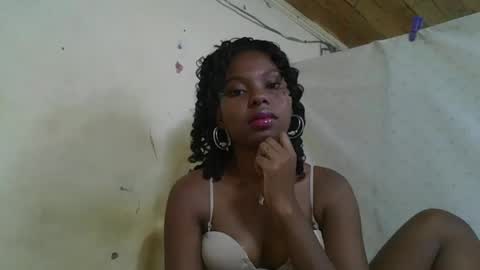 Snapshot of rosalinda933 chatting on April 26, 2026, 3:59 am Rosalinda online show from April 26, 2026, 3:59 am