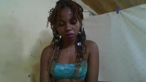 Snapshot of rosalinda933 chatting on April 28, 2026, 2:27 am Rosalinda online show from April 28, 2026, 2:27 am