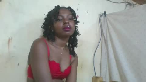 Snapshot of rosalinda933 chatting on April 29, 2026, 4:38 am Rosalinda online show from April 29, 2026, 4:38 am
