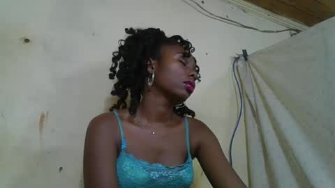 Snapshot of rosalinda933 chatting on May 2, 2026, 11:10 pm Rosalinda online show from May 2, 2026, 11:10 pm