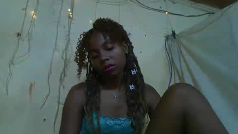 Snapshot of rosalinda933 chatting on May 3, 2026, 11:33 pm Rosalinda online show from May 3, 2026, 11:33 pm