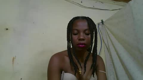 Snapshot of rosalinda933 chatting on May 8, 2026, 12:38 am Rosalinda online show from May 8, 2026, 12:38 am