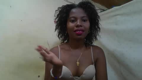 Snapshot of rosalinda933 chatting on May 12, 2026, 4:42 am Rosalinda online show from May 12, 2026, 4:42 am