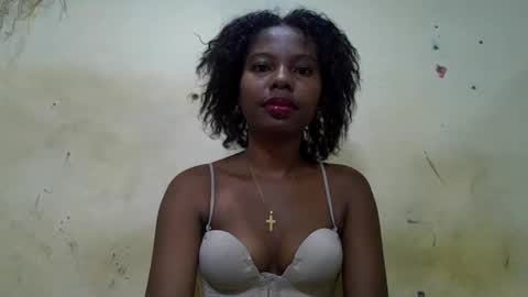 Snapshot of rosalinda933 chatting on May 12, 2026, 11:02 pm Rosalinda online show from May 12, 2026, 11:02 pm