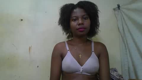 Snapshot of rosalinda933 chatting on May 14, 2026, 3:02 am Rosalinda online show from May 14, 2026, 3:02 am