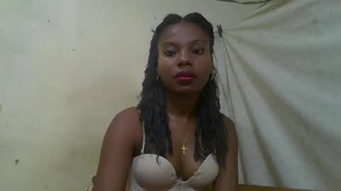 Snapshot of rosalinda933 chatting on May 18, 2026, 1:35 am Rosalinda online show from May 18, 2026, 1:35 am
