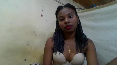 Snapshot of rosalinda933 chatting on May 18, 2026, 5:24 am Rosalinda online show from May 18, 2026, 5:24 am