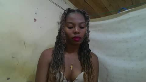 Snapshot of rosalinda933 chatting on May 20, 2026, 11:00 pm Rosalinda online show from May 20, 2026, 11:00 pm