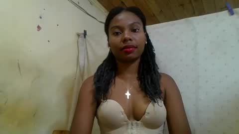 Snapshot of rosalinda933 chatting on May 23, 2026, 10:14 pm Rosalinda online show from May 23, 2026, 10:14 pm
