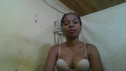 Snapshot of rosalinda933 chatting on May 29, 2026, 8:34 am Rosalinda online show from May 29, 2026, 8:34 am