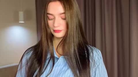 Hi im Monica its my 1st day here online show from October 20, 2025, 5:41 am